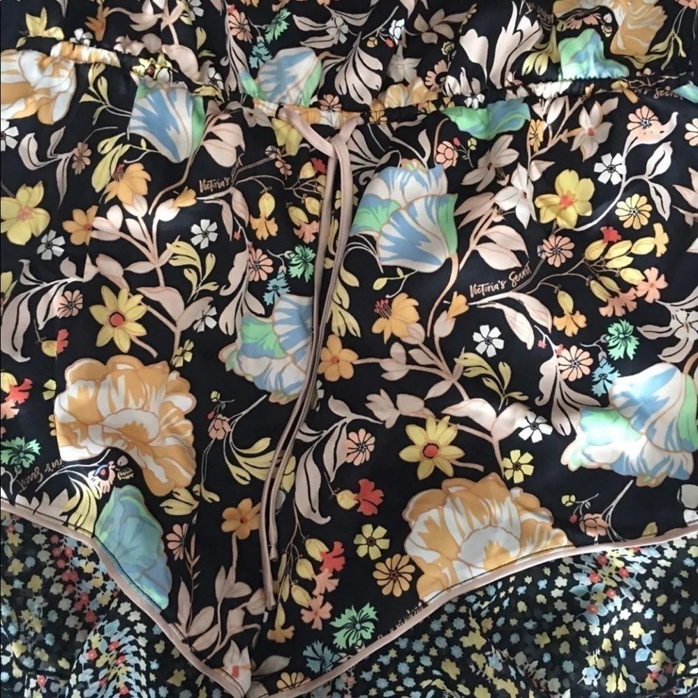 Victoria’s Secret Satin Flounce Romper Size Large - Picture 6 of 6